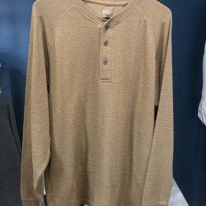 MEN'S 2 SHIRT BUNDLE. WAFFLE THERMAL HENLEYS BOTH SIZE LARGE